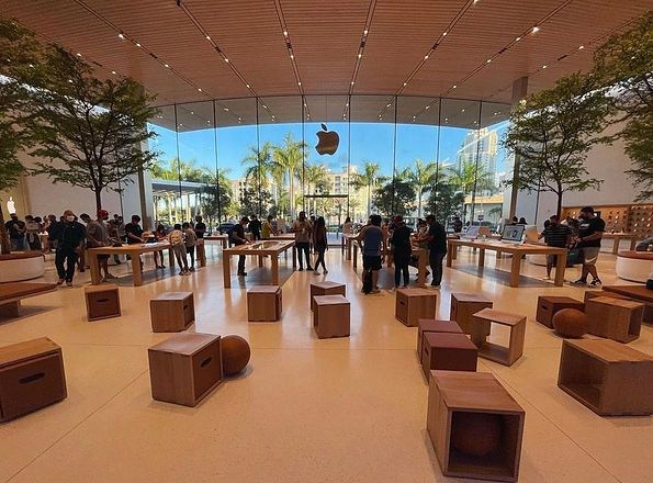 Apple Store at Dadeland Mall 02