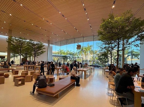 Apple Store at Dadeland Mall 04